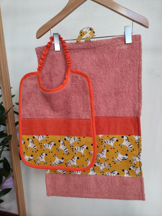 Set Asciugamano e Bavaglino Zebre