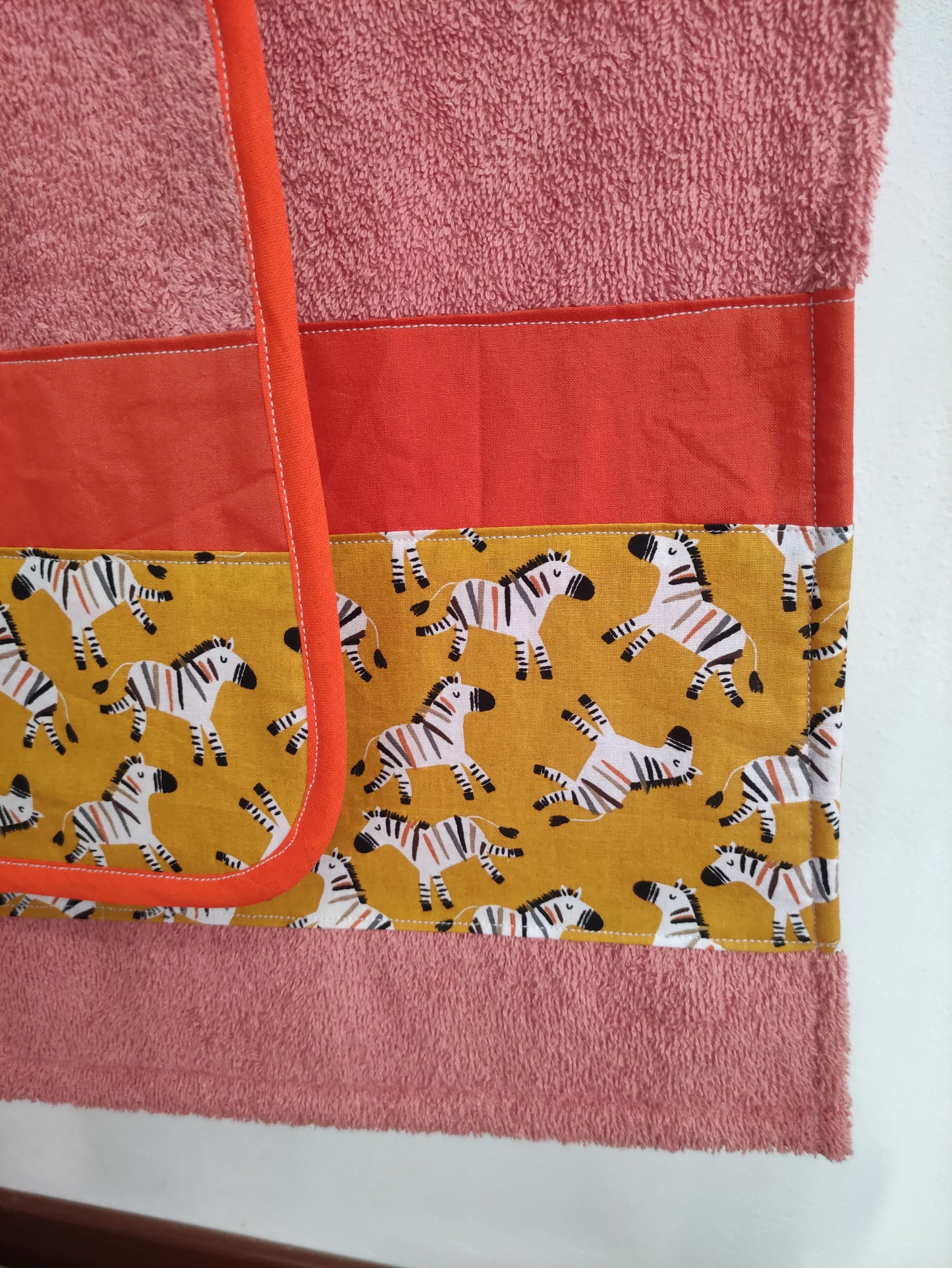 Set Asciugamano e Bavaglino Zebre