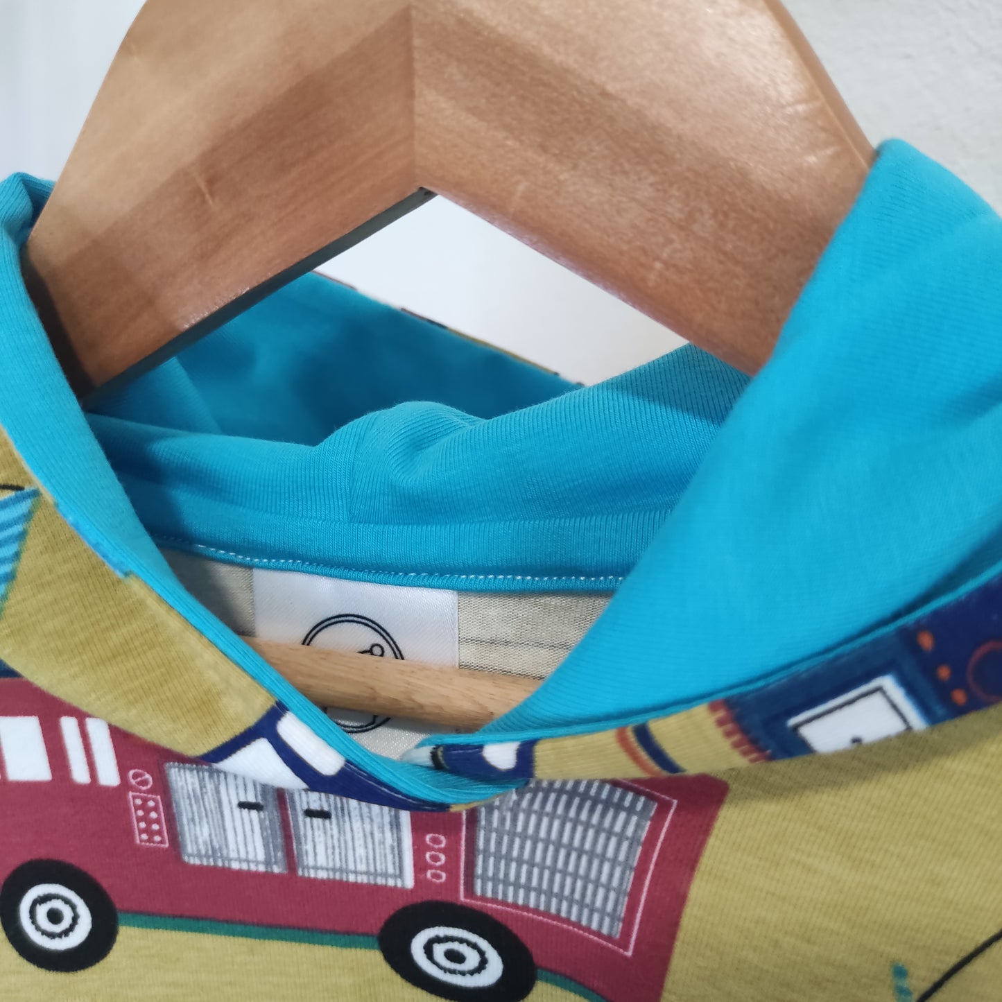 T-Shirt con cappuccio Auto