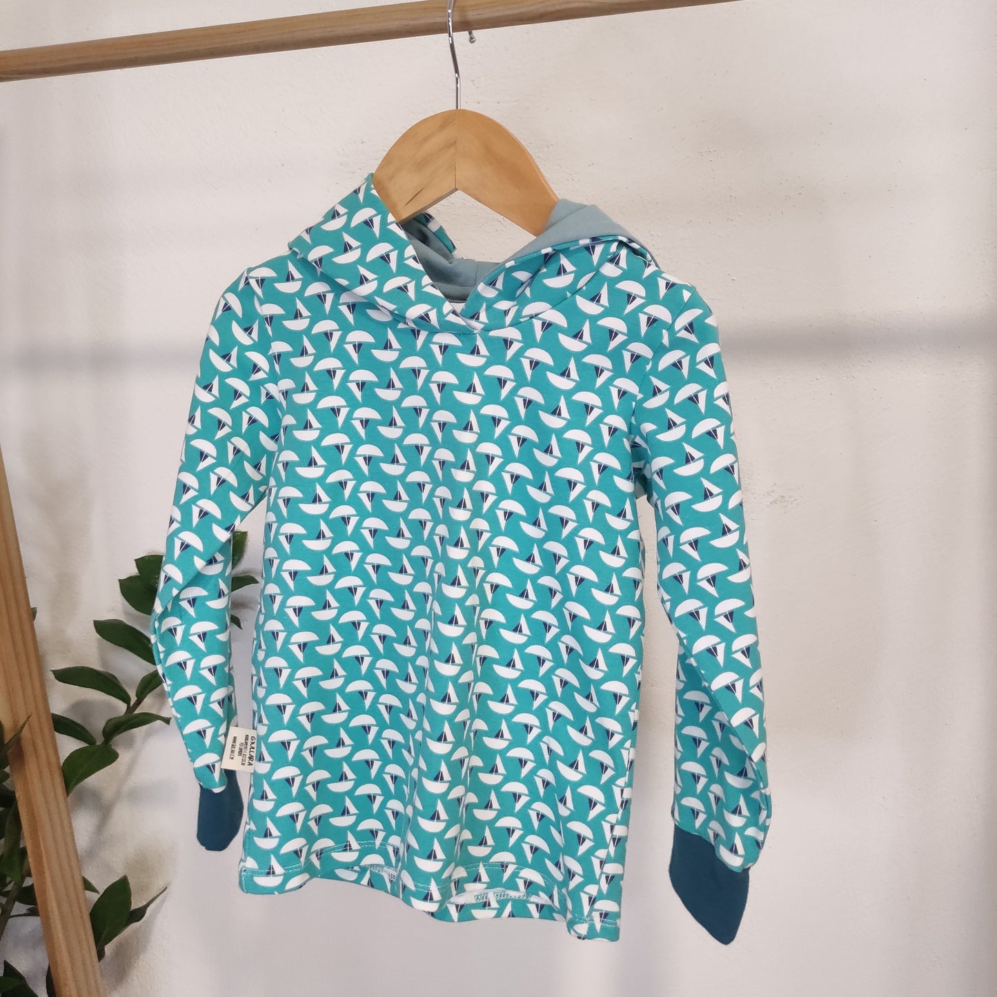 T-Shirt con cappuccio Barchette