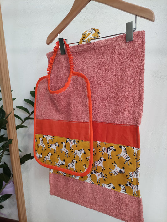 Set Asciugamano e Bavaglino Zebre