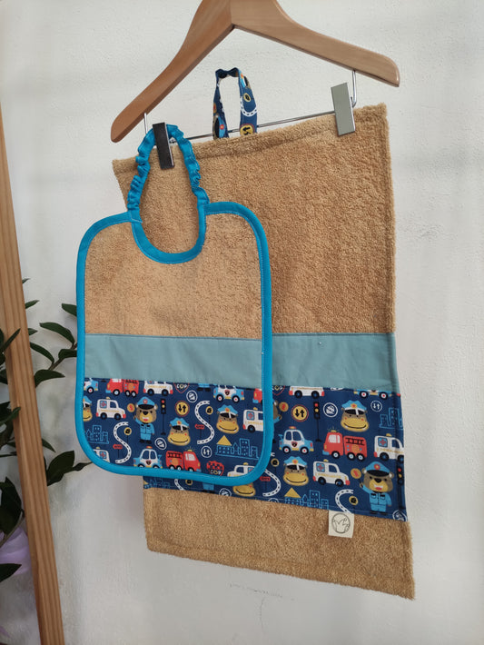 Set Asciugamano e Bavaglino Macchinine